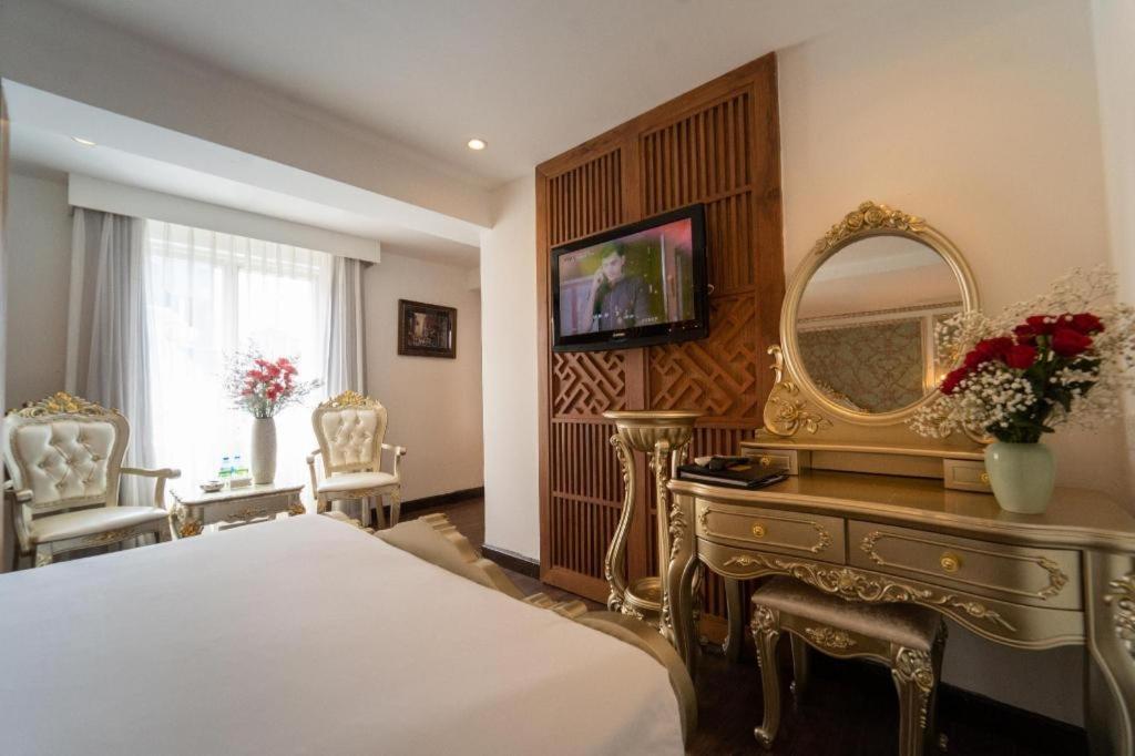 เดอะ ไวท์ โฮเต็ล 8A ทัยวันลุง Hotel โฮจิมินห์ซิตี้ ภายนอก รูปภาพ