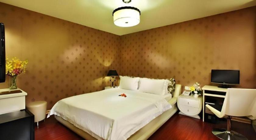 เดอะ ไวท์ โฮเต็ล 8A ทัยวันลุง Hotel โฮจิมินห์ซิตี้ ภายนอก รูปภาพ